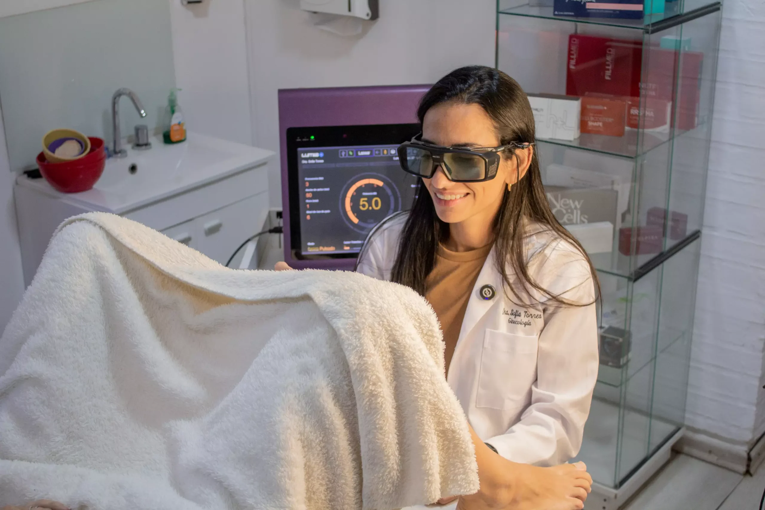 Especialista en ginecología láser y bienestar íntimo femenino, Dra. Sofía Torres en Córdoba